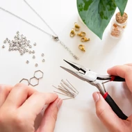 Szerszám, gyöngyfűző tű