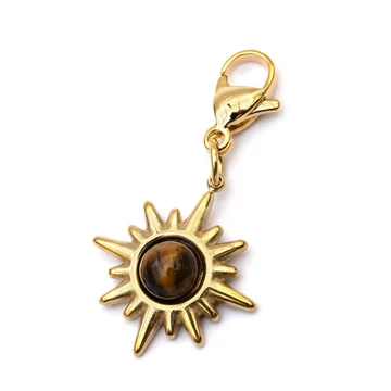 Tigrisszem charm, csillag forma, arany színű kb. 35 mm