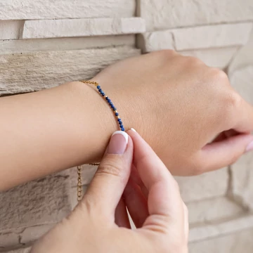 Nemesacél, fazettált lápisz, 2,5 mm, arany színű karkötő, kb. 16-20 cm