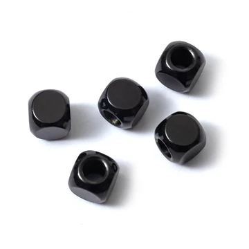 Nemesacél kocka, köztes dísz, fekete, kb. 6x6 mm, 3 mm furat (5 db)