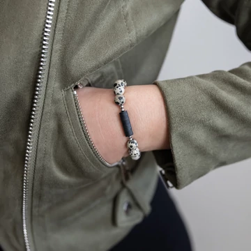 Dalmatíner gumis karkötő polymer button ezüst 8mm