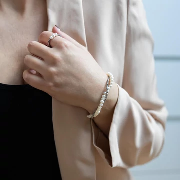 Tenyésztett gyöngy és fazettált hemtait gyöngy karkötő és gyűrű szett