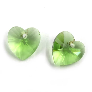 Üveg charm, szív forma, mindkét oldalon fúrt, fazettált, zöld, 10x10 mm (2 db)