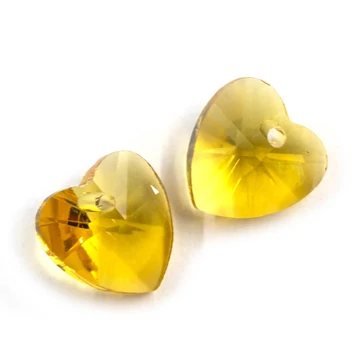 Üveg charm, szív forma, mindkét oldalon fúrt, fazettált, sárga, 10x10 mm (2 db)