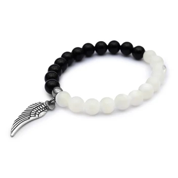 Angyalszárnyas, gyöngyház A és ónix női gumis ásvány karkötő, 8 mm, kb. 16 cm