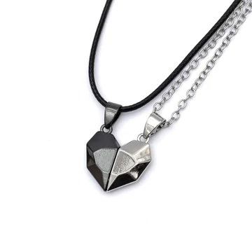 Lapcsiszolt szív, ezüst és fekete színű nyaklánc szett kb. 55-60 cm (2 db)