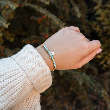 Amazonit, 4 mm fazettált golyós és arany láncos ásvány és nemesacél karkötő, kb. 17 cm