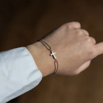 Nemesacél gyöngyház keresztes, golyós láncos, ezüst színű karkötő, kb. 17-21 cm