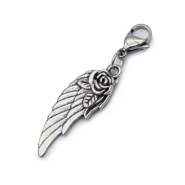 Angyalszárny rózsás medál, karabinerrel