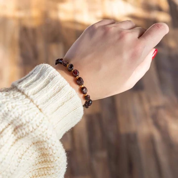 Gránát pubble és kásagyöngy arany szín, ásvány karkötő, 17 cm