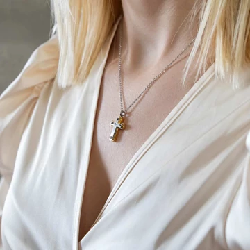 Nemesacél nyaklánc ezüst színű, arany csíkos kereszt medállal lánchosszabbítóval, 39+5 cm