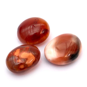 Karneol tenyérkő, kb. 40-60 g