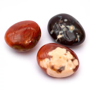 Karneol tenyérkő, kb. 60-70 g