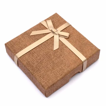 Díszdoboz fekete selyembéléssel, barna, barna masnis, karton, 9x9 cm