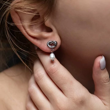 Nemesacél fülbevaló, 1 gyöngyös, csomózott forma, ezüst színű, kb. 12-25 mm (1 pár)