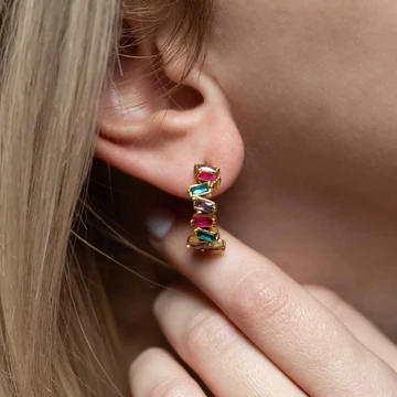 Nemesacél fülbevaló, színes-köves, félkerek, arany színű, kb. 20 mm (1 pár)