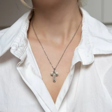 Nemesacél nyaklánc ezüst színű, ezüst szegecses kereszt medállal lánchosszabbítóval, 39+5 cm