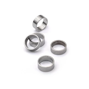 Nemesacél keskeny henger köztes dísz, 6 mm (5 db)