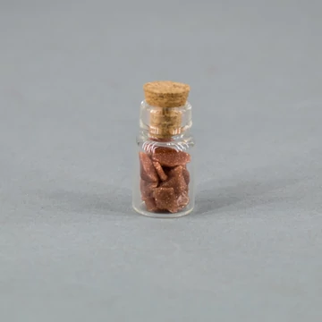 Barna napkő szintetikus mini ezoterikus üvegcse (18x10 mm)