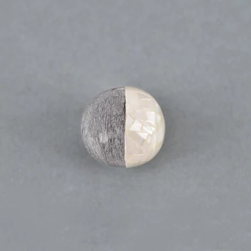 Bölényszarv kagylóberakásos (fehér) golyós gyöngy, 15 mm (1 db)