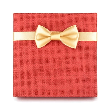 Masnis (piros) díszdoboz fekete selyembéléssel, 8x8 cm