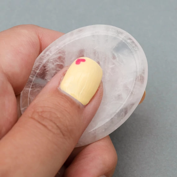 Hegyikristály, ovális nyugikő