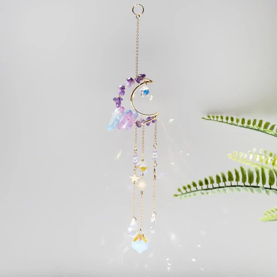 Lakásdekor, hold minta ametiszt és festett hegyikristály, üveggel, au szín, kb. 26,5 cm