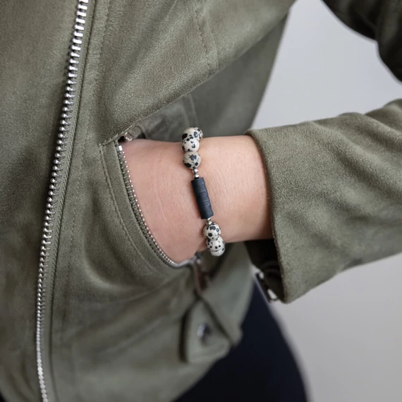 Dalmatíner gumis karkötő polymer button ezüst 8mm