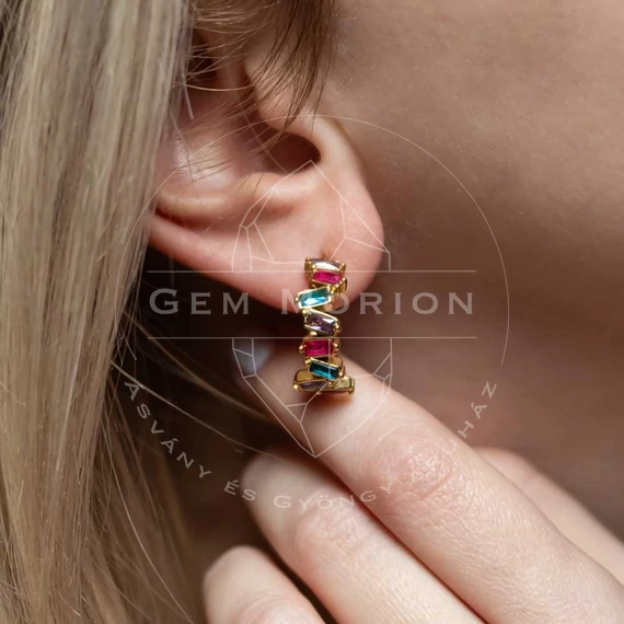 Nemesacél fülbevaló, színes-köves, félkerek, arany színű, kb. 20 mm (1 pár)