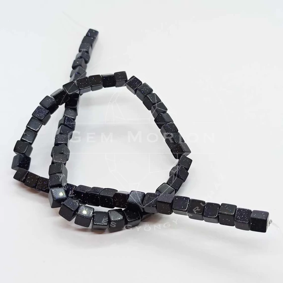Napkő (kék) szintetikus kocka szál, 5x5 mm, kb. 39 cm