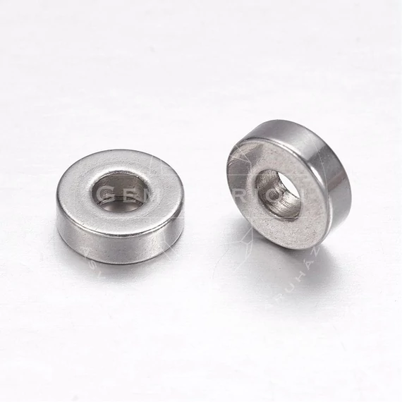 Nemesacél kerek, lapos köztes dísz, 7 mm, 2,5 mm lyuk (10 db)