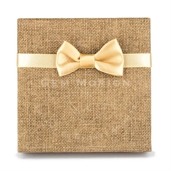 Masnis (barna) díszdoboz fekete selyembéléssel, 8x8 cm